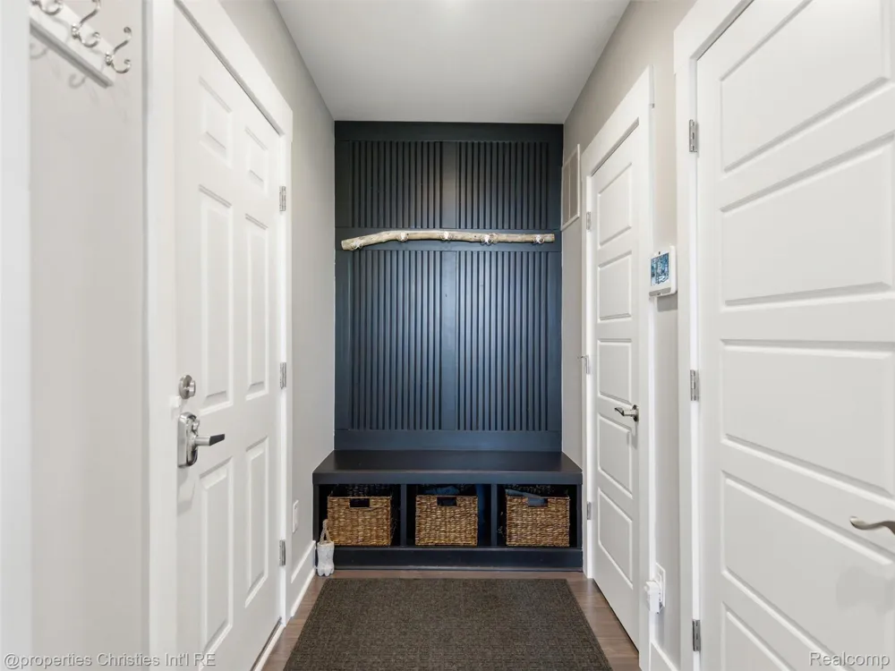 2290 Monte Vista Court Orion Charter Township, MI 48360