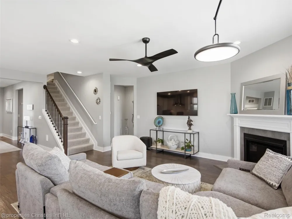 2290 Monte Vista Court Orion Charter Township, MI 48360