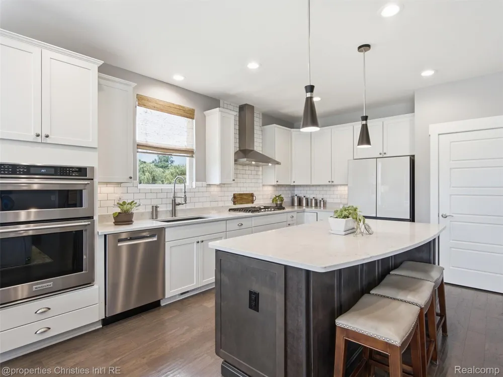 2290 Monte Vista Court Orion Charter Township, MI 48360