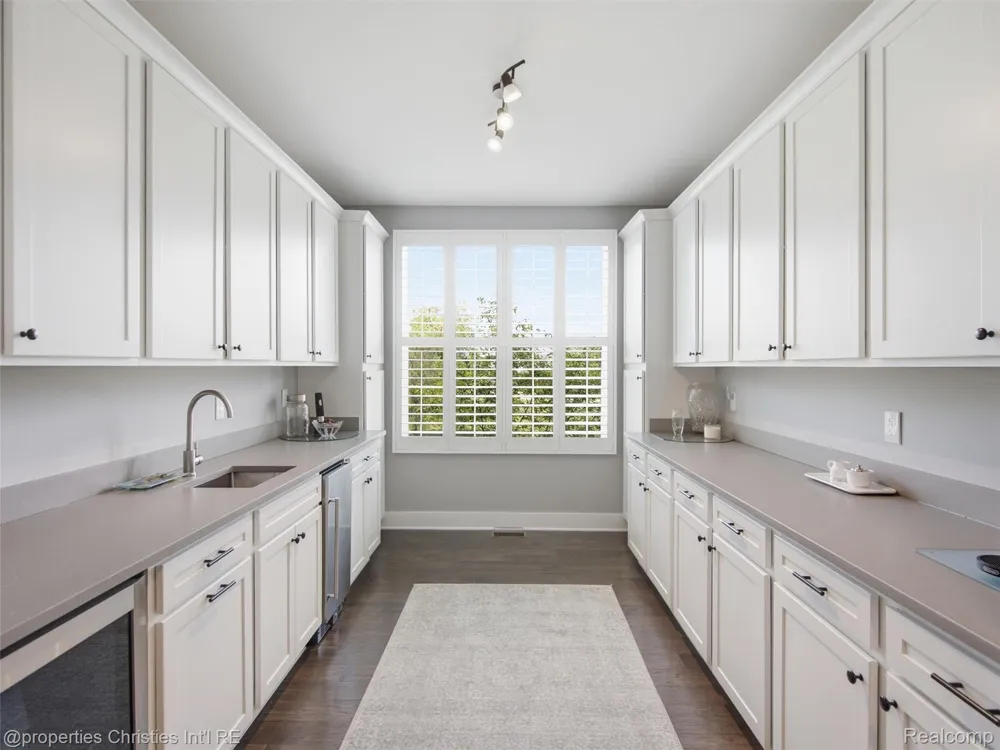 2290 Monte Vista Court Orion Charter Township, MI 48360