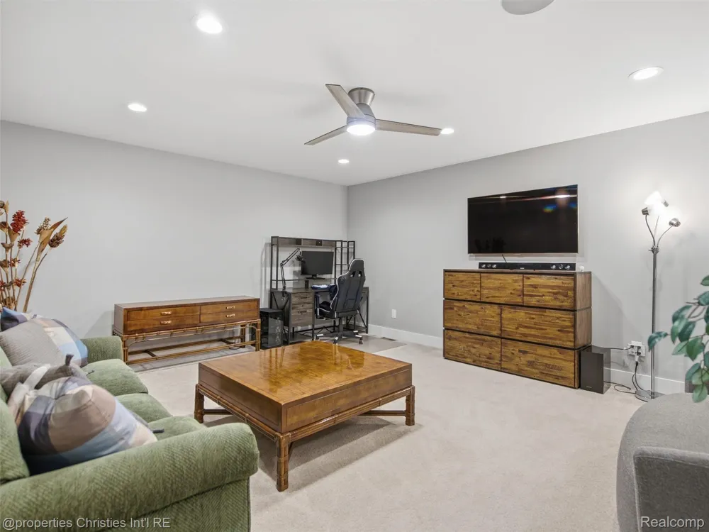 2290 Monte Vista Court Orion Charter Township, MI 48360