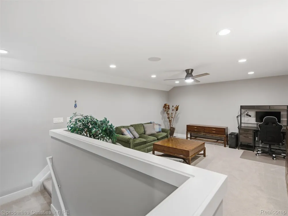 2290 Monte Vista Court Orion Charter Township, MI 48360
