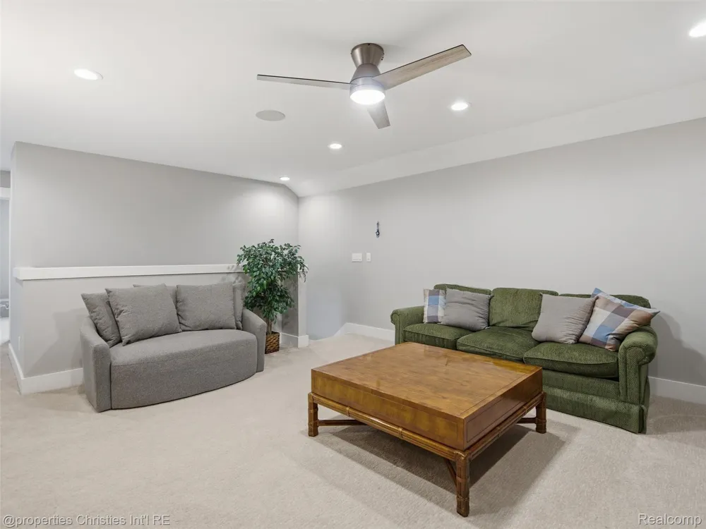 2290 Monte Vista Court Orion Charter Township, MI 48360