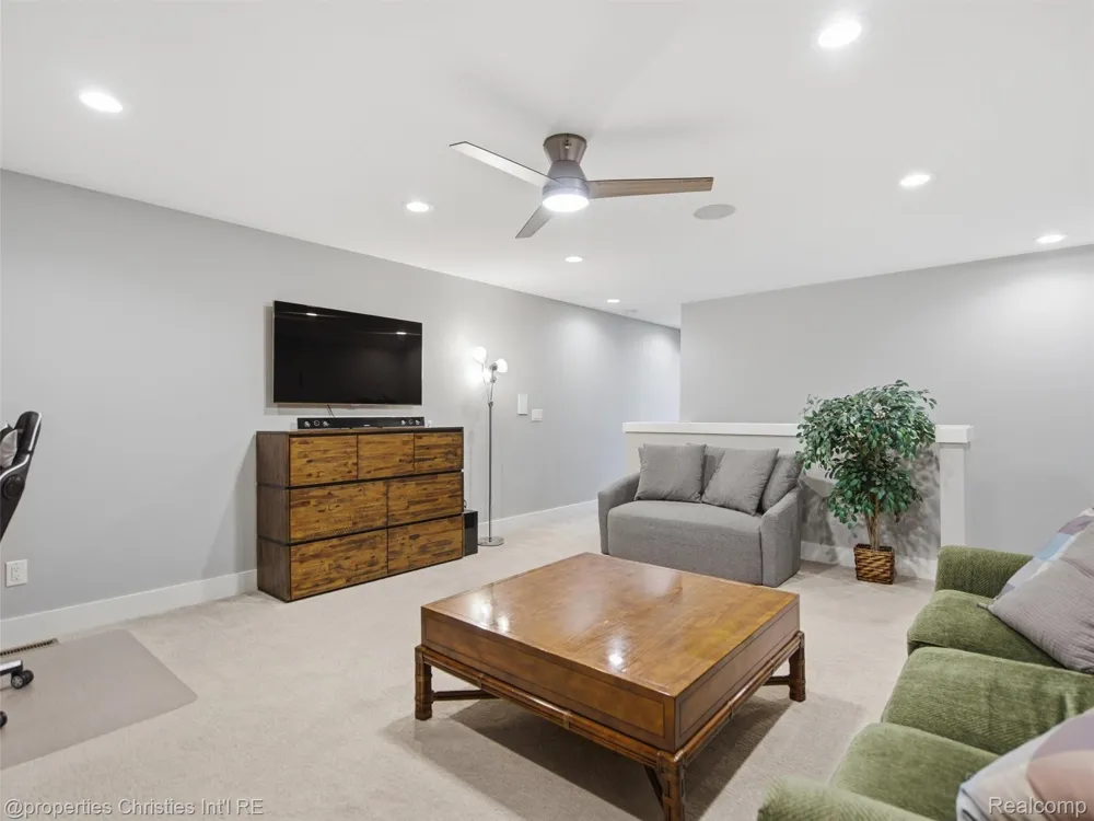 2290 Monte Vista Court Orion Charter Township, MI 48360