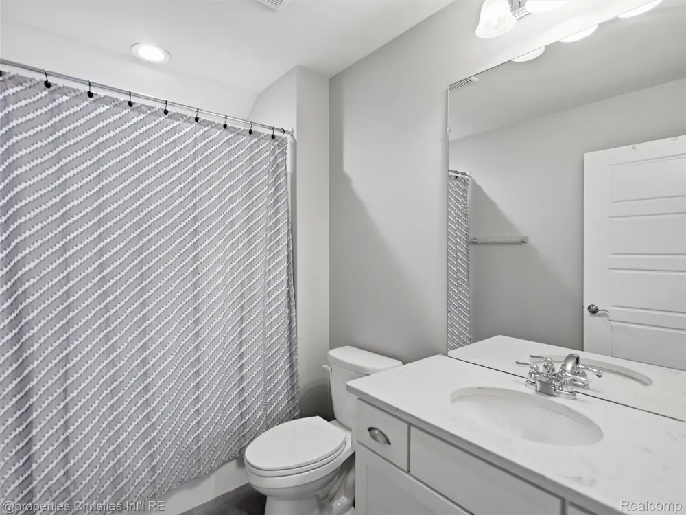 2290 Monte Vista Court Orion Charter Township, MI 48360