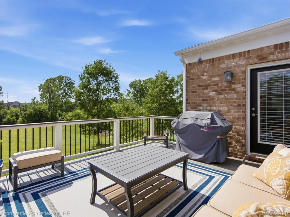 2290 Monte Vista Court Orion Charter Township, MI 48360