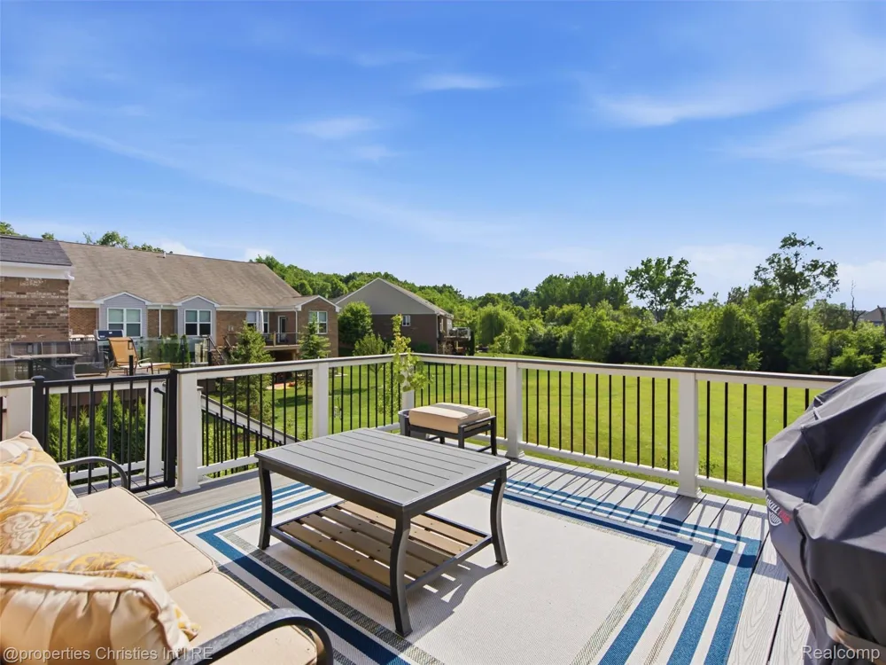 2290 Monte Vista Court Orion Charter Township, MI 48360