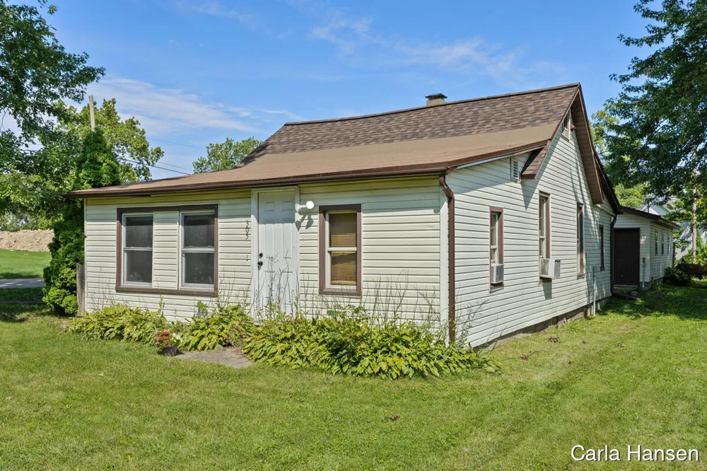 305 Crescent Street Watervliet City, MI 49098