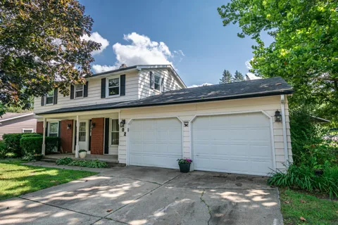 102 Lincolnwood Drive
