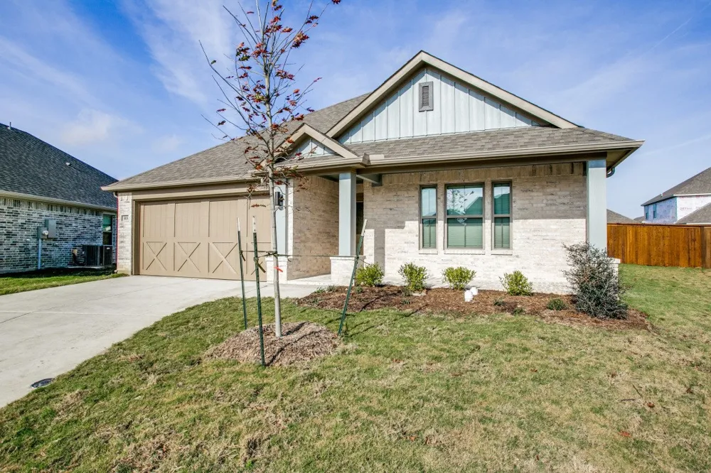 313 Ember Circle Waxahachie, TX 75165