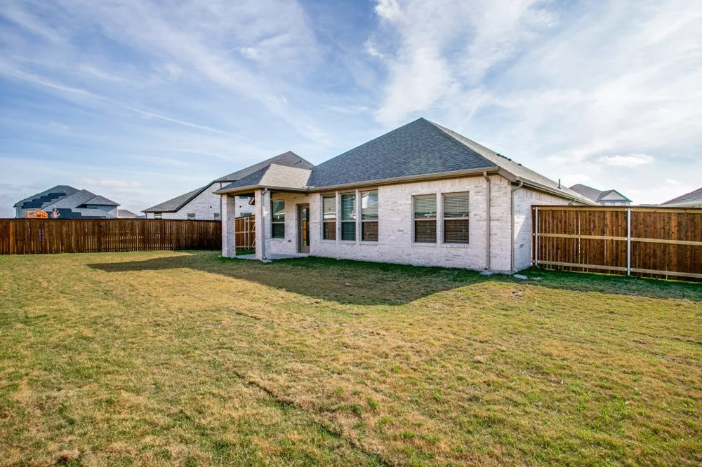 313 Ember Circle Waxahachie, TX 75165