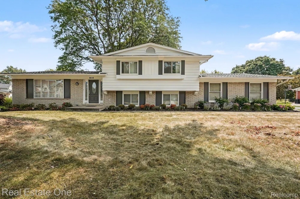 6639 Tamerlane Drive West Bloomfield Charter Township, MI 48322