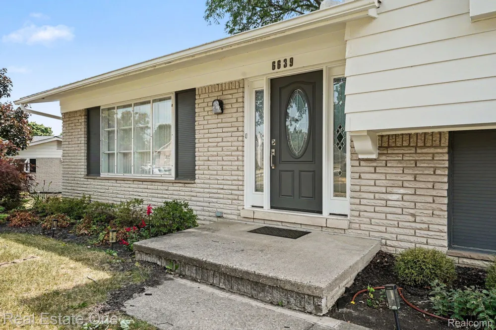 6639 Tamerlane Drive West Bloomfield Charter Township, MI 48322