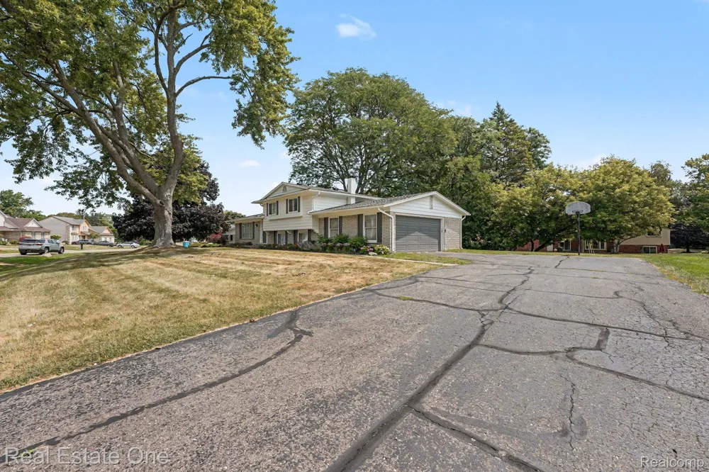 6639 Tamerlane Drive West Bloomfield Charter Township, MI 48322