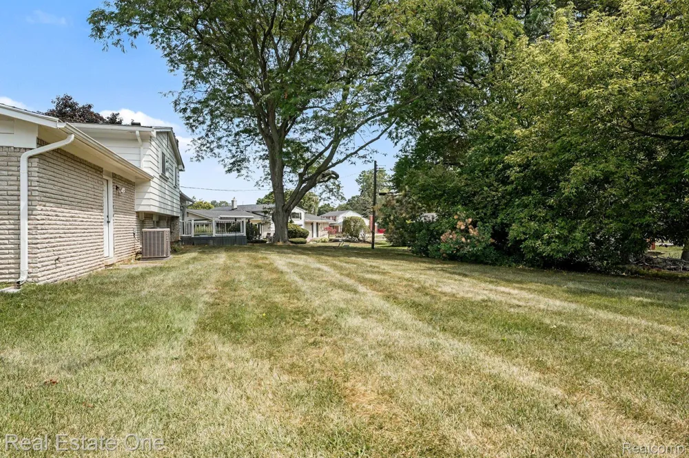 6639 Tamerlane Drive West Bloomfield Charter Township, MI 48322