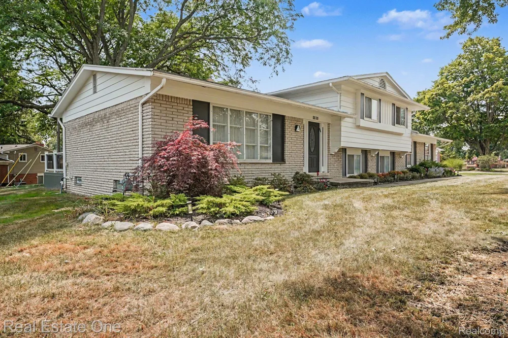 6639 Tamerlane Drive West Bloomfield Charter Township, MI 48322