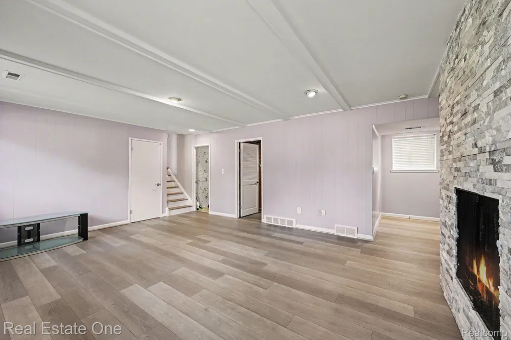 6639 Tamerlane Drive West Bloomfield Charter Township, MI 48322