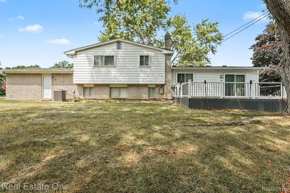 6639 Tamerlane Drive West Bloomfield Charter Township, MI 48322