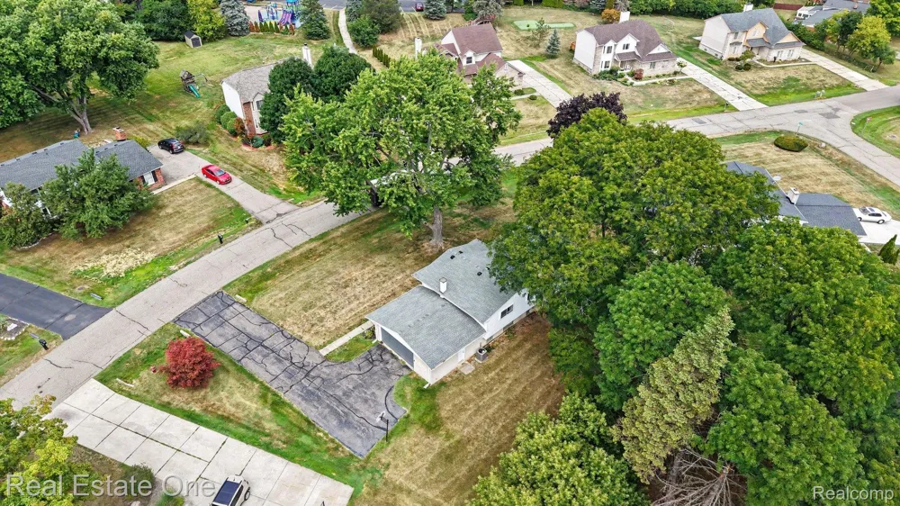 6639 Tamerlane Drive West Bloomfield Charter Township, MI 48322