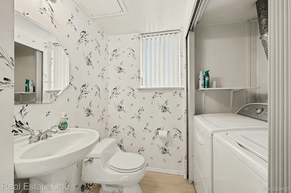 6639 Tamerlane Drive West Bloomfield Charter Township, MI 48322