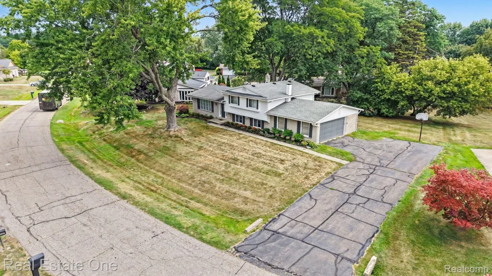6639 Tamerlane Drive West Bloomfield Charter Township, MI 48322