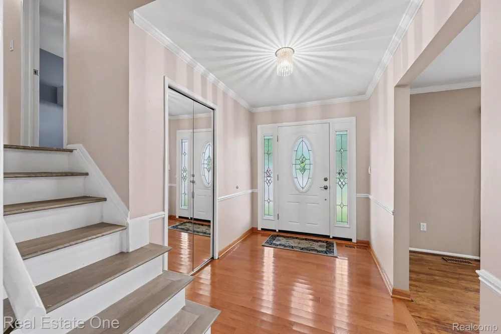 6639 Tamerlane Drive West Bloomfield Charter Township, MI 48322
