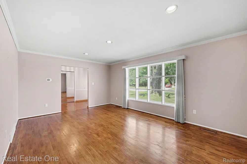 6639 Tamerlane Drive West Bloomfield Charter Township, MI 48322