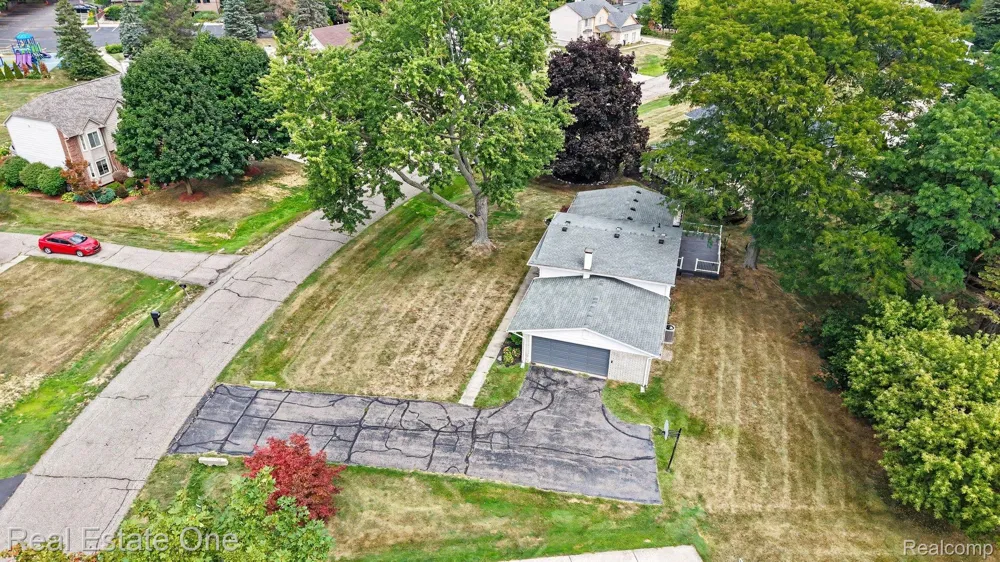 6639 Tamerlane Drive West Bloomfield Charter Township, MI 48322