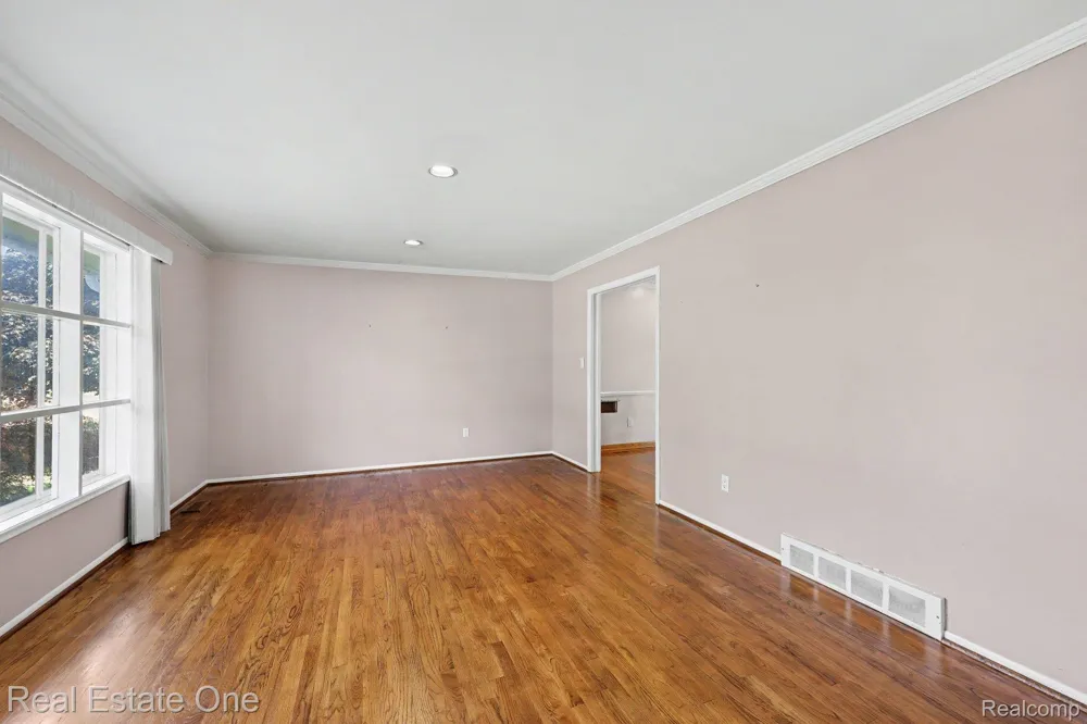 6639 Tamerlane Drive West Bloomfield Charter Township, MI 48322