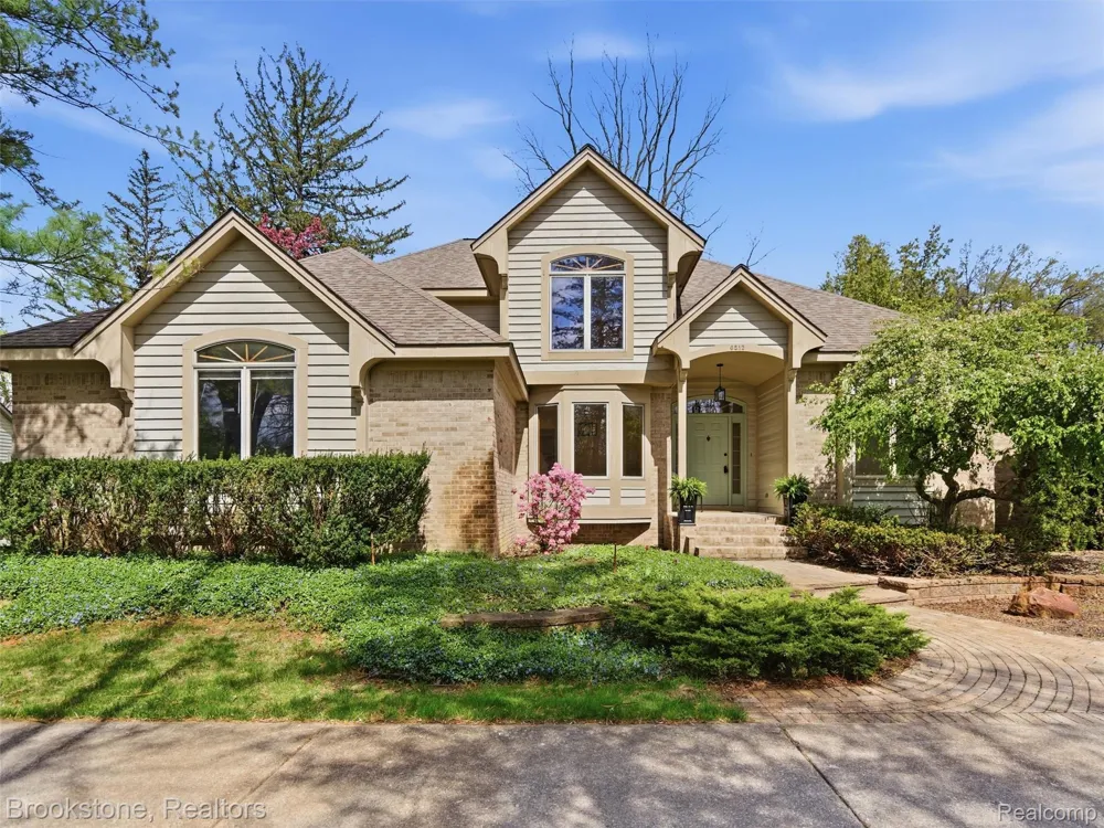 6512 White Lake Road Clarkston City, MI 48346