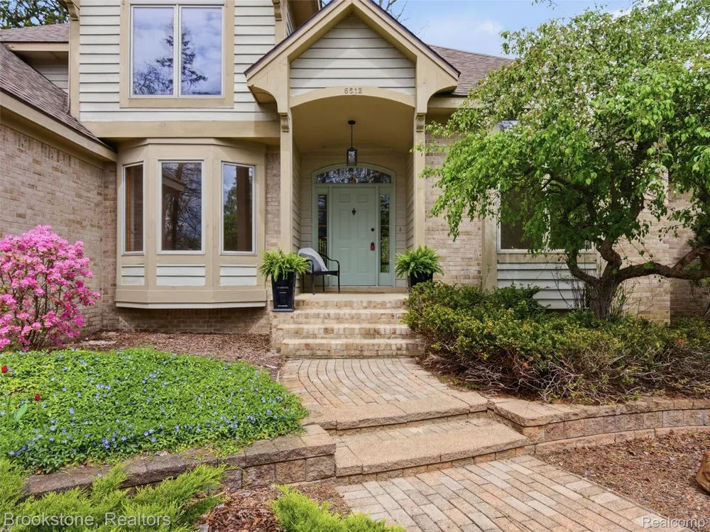 6512 White Lake Road Clarkston City, MI 48346