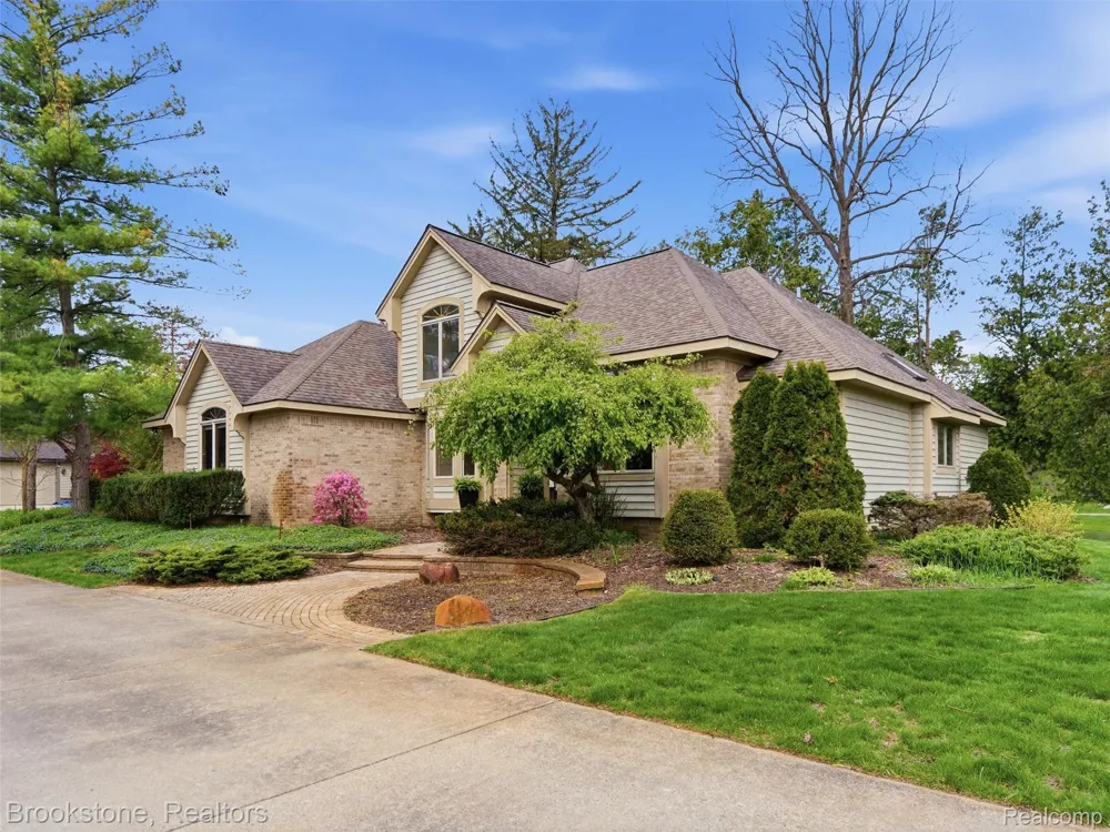 6512 White Lake Road Clarkston City, MI 48346