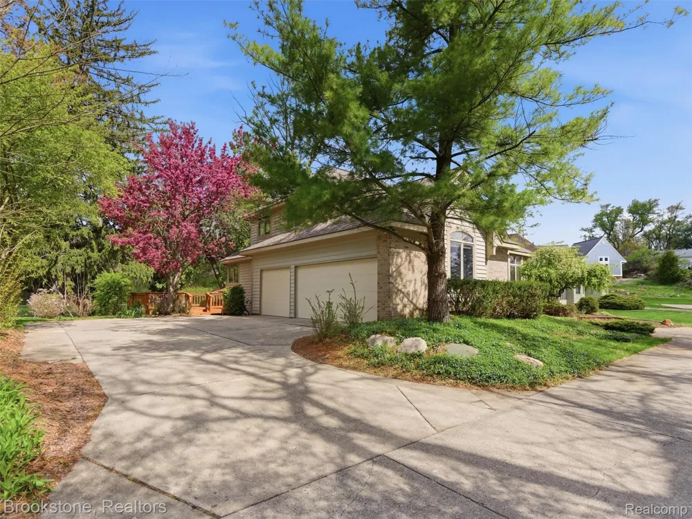 6512 White Lake Road Clarkston City, MI 48346