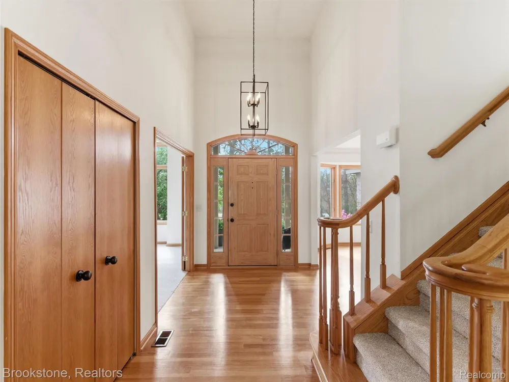 6512 White Lake Road Clarkston City, MI 48346