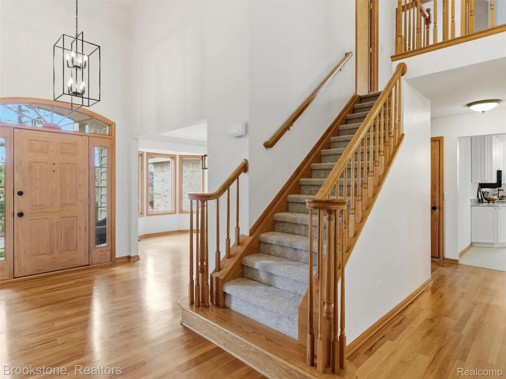 6512 White Lake Road Clarkston City, MI 48346