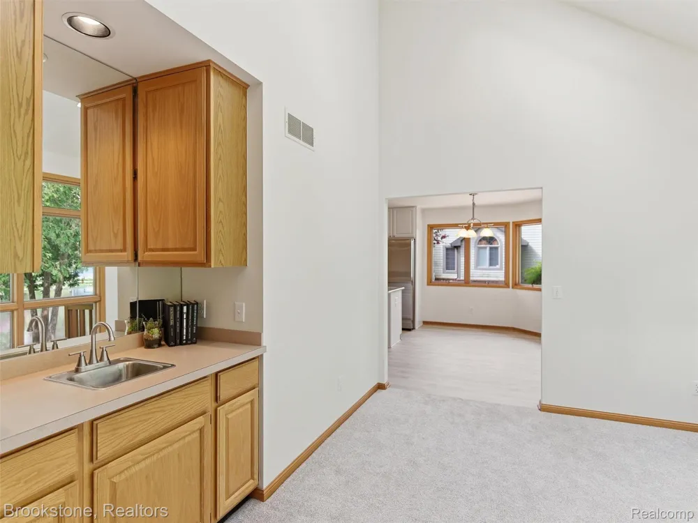 6512 White Lake Road Clarkston City, MI 48346