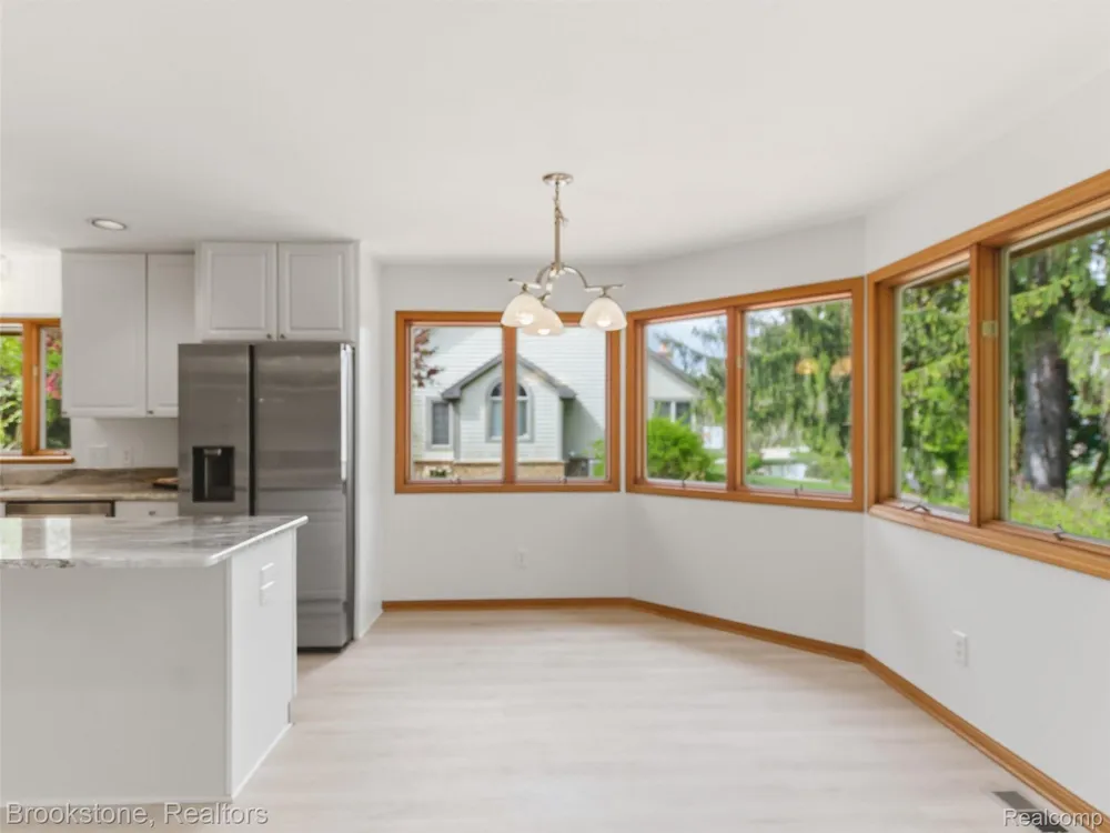 6512 White Lake Road Clarkston City, MI 48346