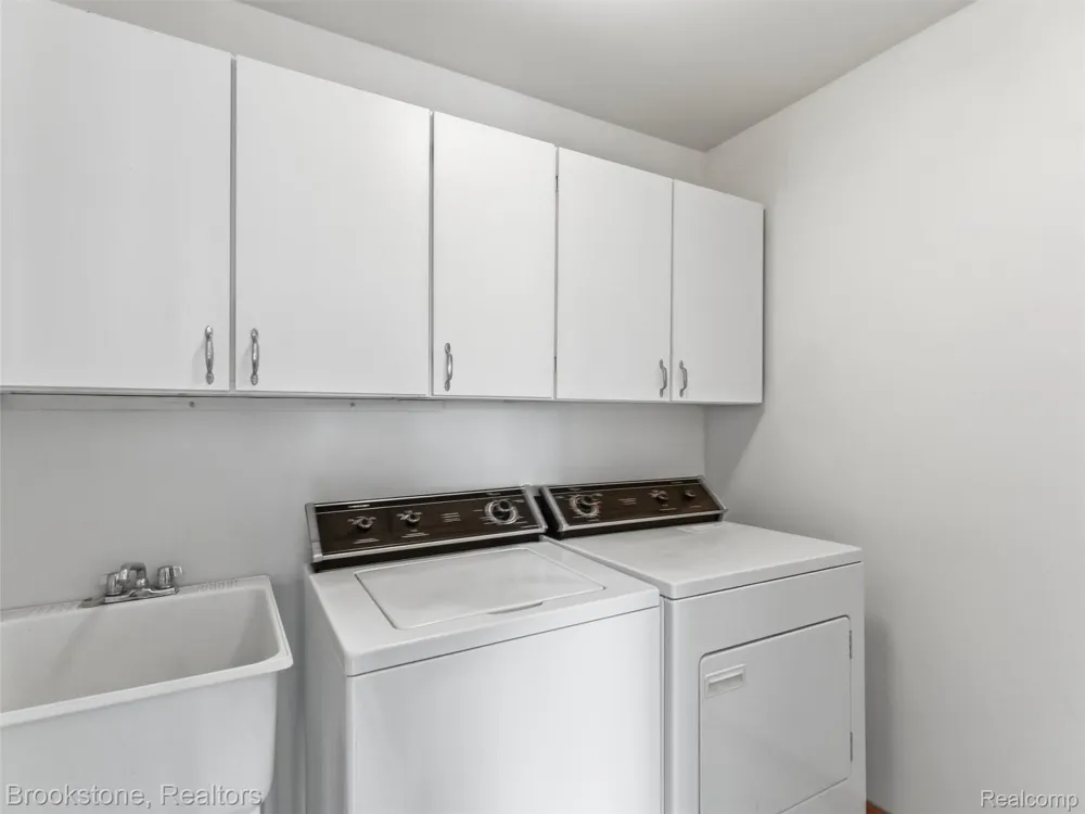 6512 White Lake Road Clarkston City, MI 48346