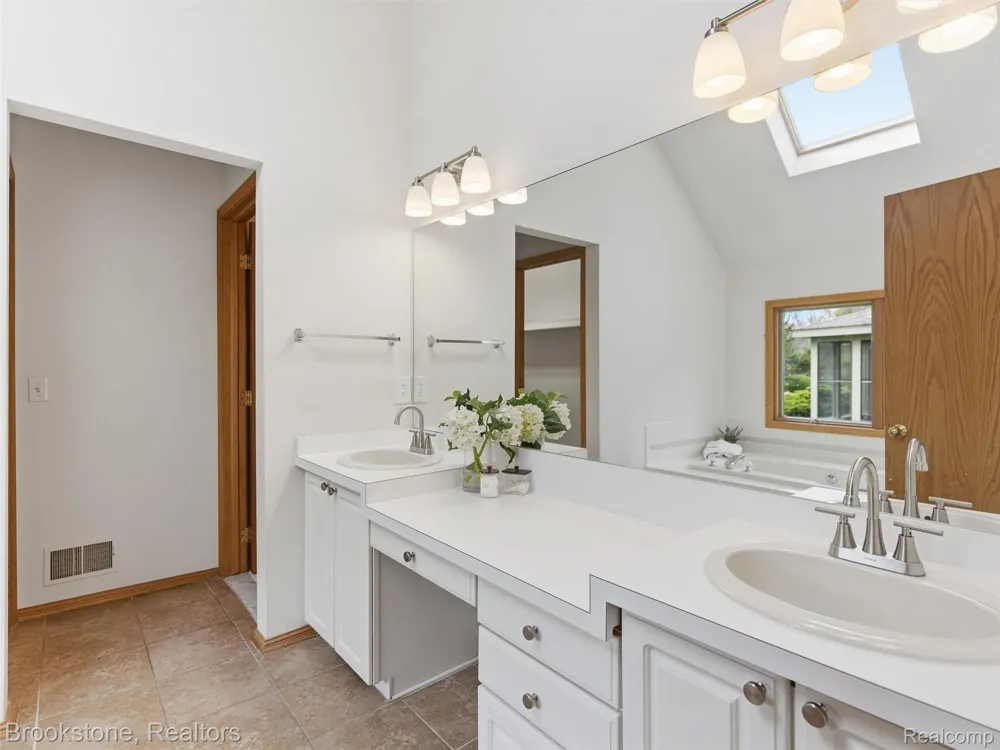 6512 White Lake Road Clarkston City, MI 48346