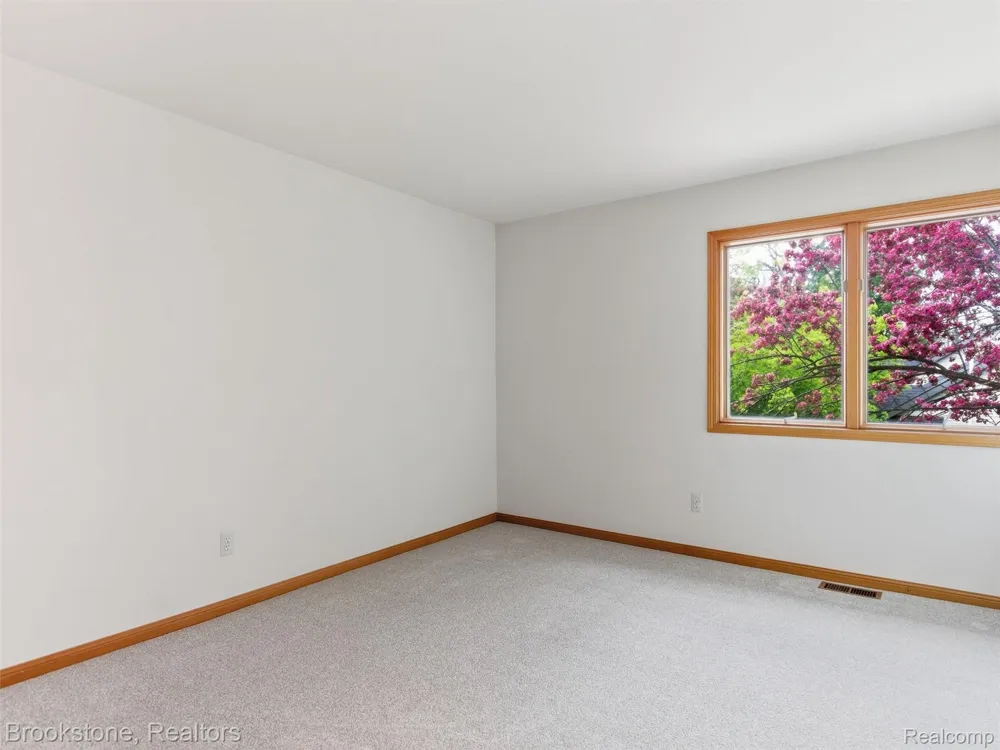 6512 White Lake Road Clarkston City, MI 48346