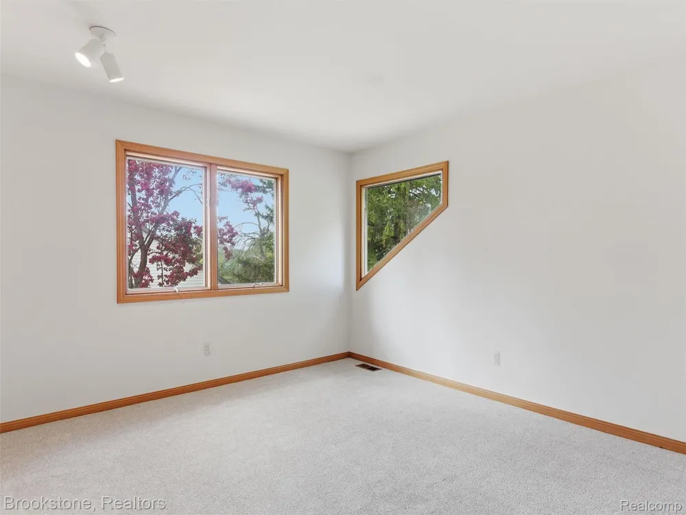 6512 White Lake Road Clarkston City, MI 48346