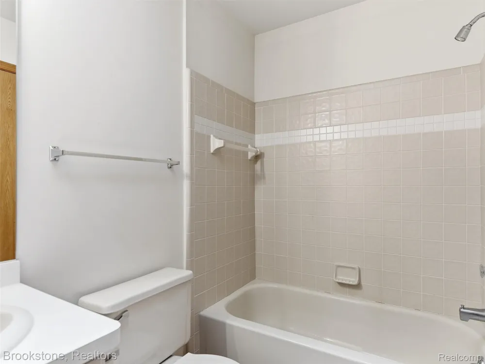 6512 White Lake Road Clarkston City, MI 48346