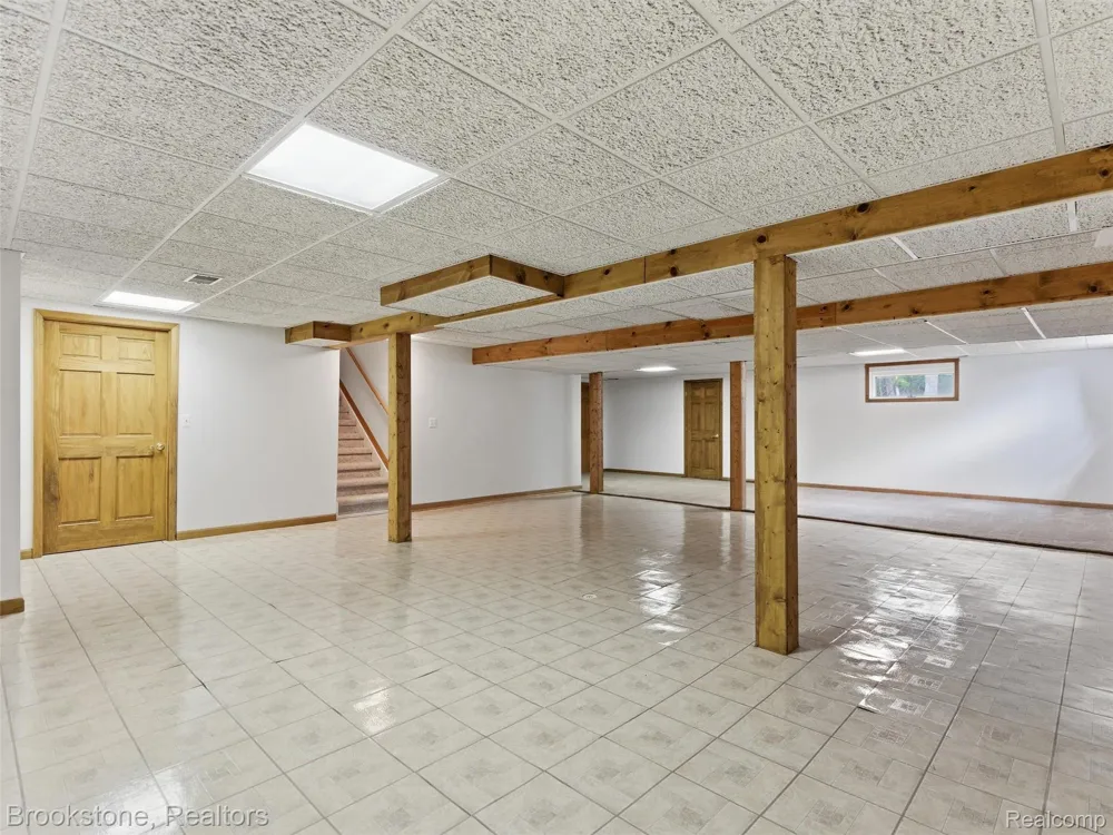 6512 White Lake Road Clarkston City, MI 48346