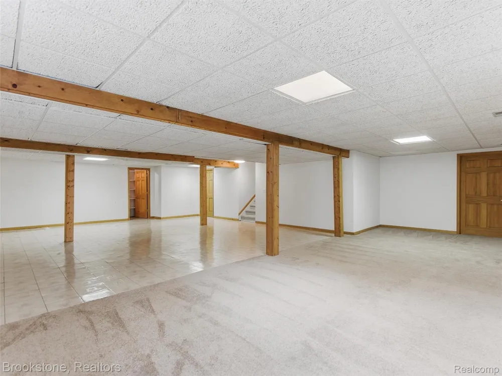 6512 White Lake Road Clarkston City, MI 48346