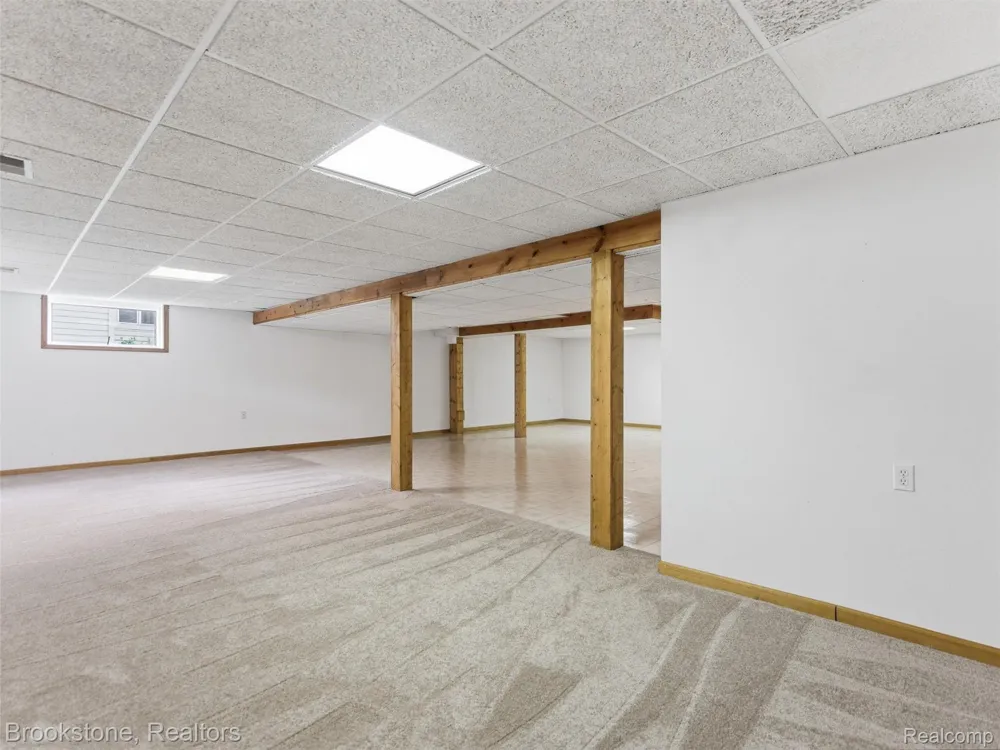 6512 White Lake Road Clarkston City, MI 48346