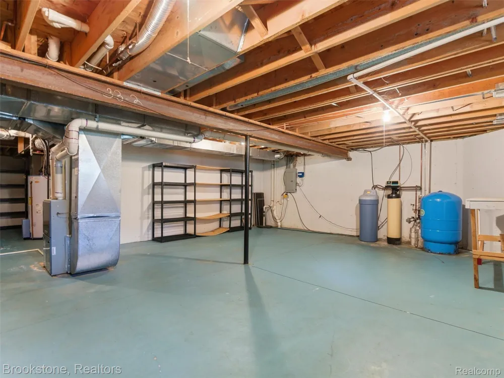 6512 White Lake Road Clarkston City, MI 48346
