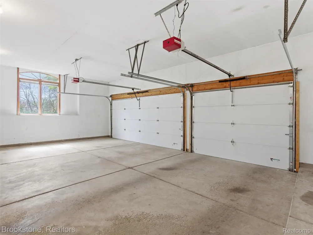 6512 White Lake Road Clarkston City, MI 48346