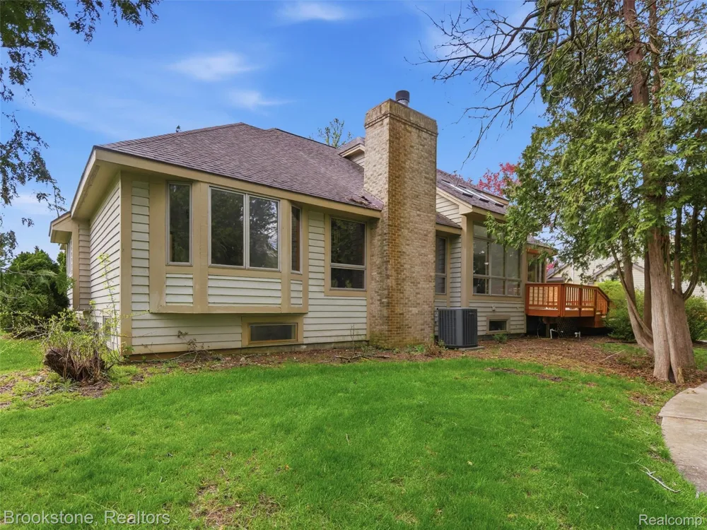 6512 White Lake Road Clarkston City, MI 48346