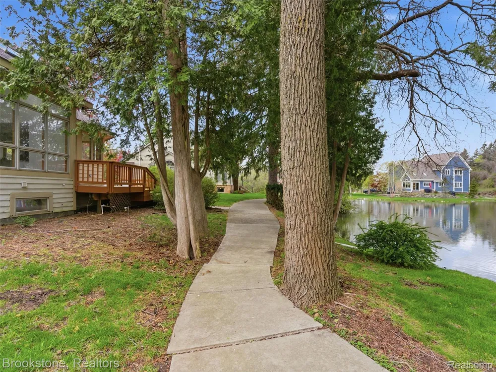 6512 White Lake Road Clarkston City, MI 48346