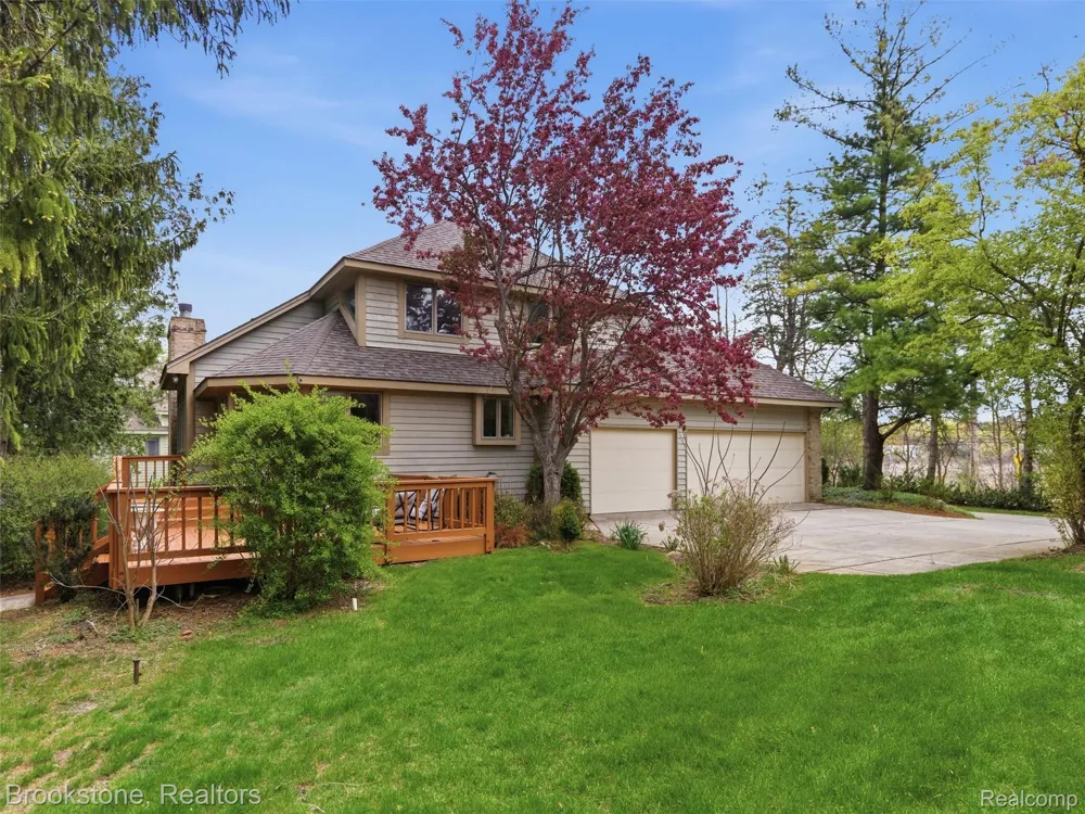6512 White Lake Road Clarkston City, MI 48346